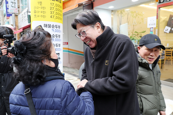 박형준 시장, 동구 '동행길' 현장 점검... 15분 도시 가속