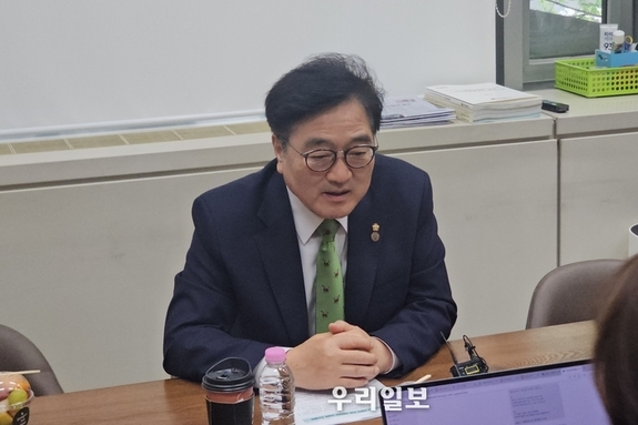 우원식 의장, 부산서 '단계적 개헌' 띄우기... "부마항쟁 헌법 전문 수록, 부산 시민 염원 담을 것"