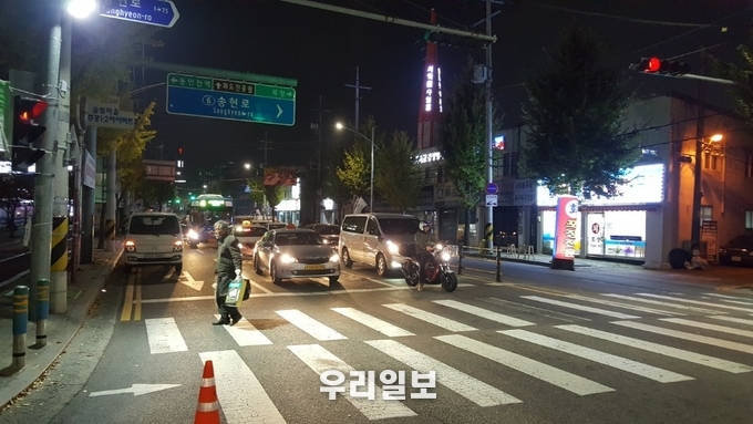 동인천역 북광장 횡단보도 LED조명기ⓒ동구청 홍보실 