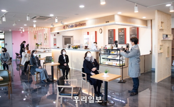 커피맛집·풍경맛집 노인일자리 청라카페‘리본’문 열다 ⓒ서구청