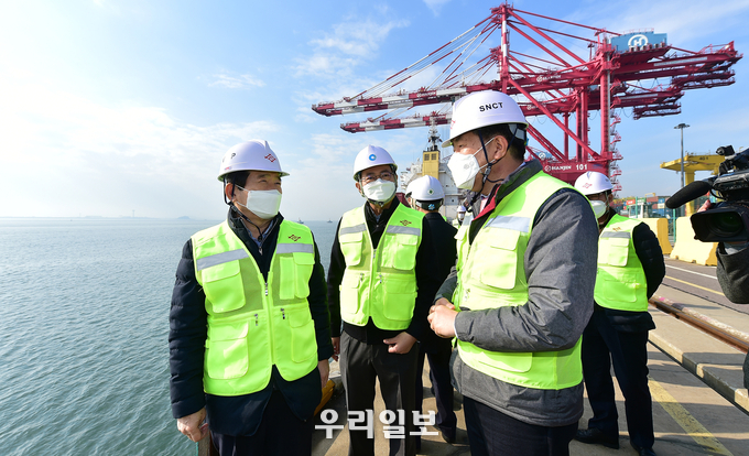 정세균 국무총리 인천신항 방문 ⓒ 인천시청 제공