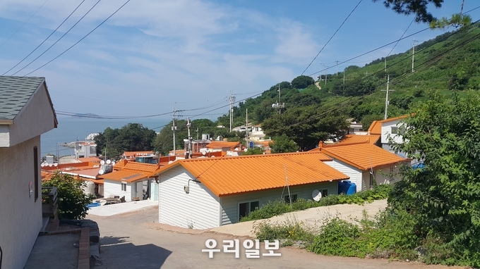 인천섬마을 지붕 색채사업-옹진군 덕적도 ⓒ인천시청