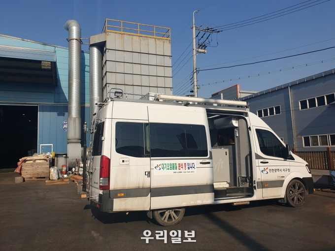 ‘전국 최초’ 실시간 대기오염물질 측정차량으로 무료 악취측정 ⓒ서구청