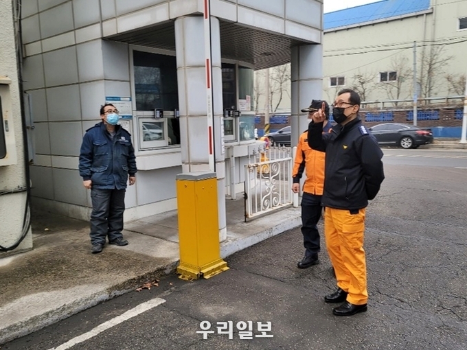 화재경계지구 안전컨설팅 중인 조승혁 서장 ⓒ시흥소방서