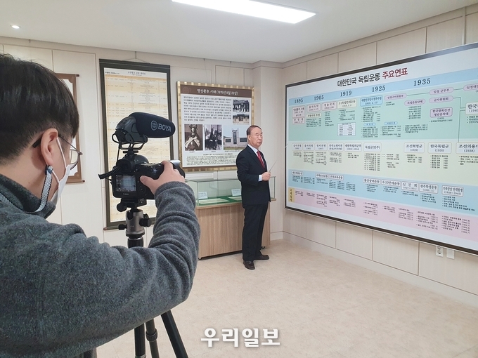 충주시 평생학습 유튜브 홍보기자단 활동 모습.(사진=충추시청)