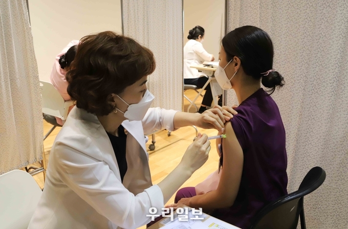 순천향대 부천병원 교직원의 코로나19 백신 접종 모습 ⓒ순천향대 부천병원