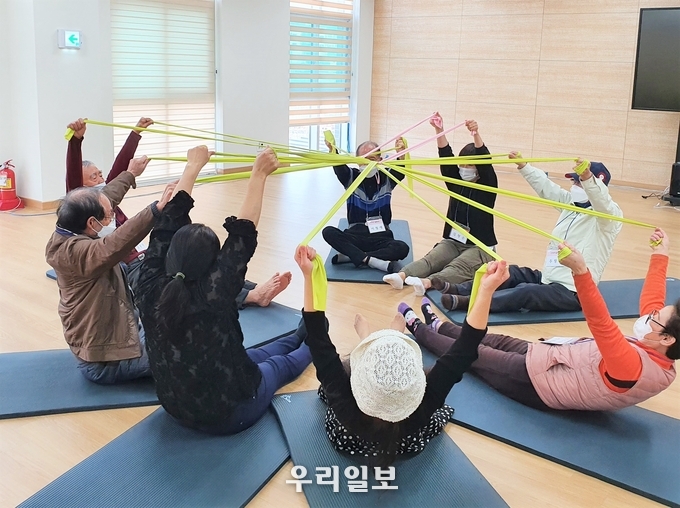 충주시치매안심센터 기억키움학교 운영모습.(사진=충주시)