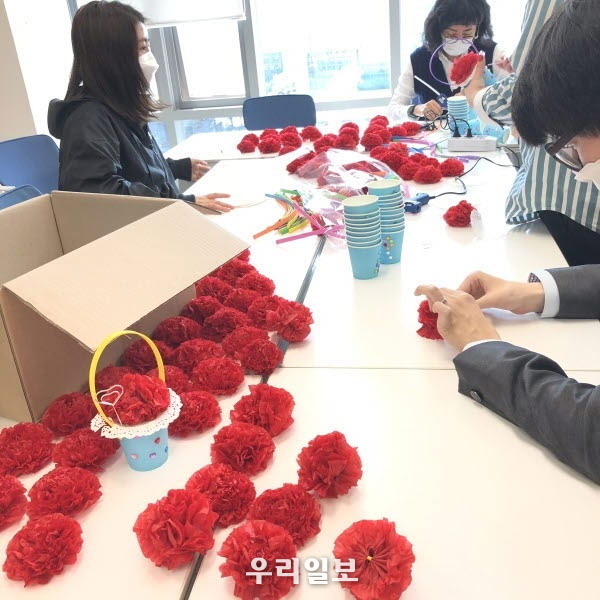 구립동대문장애인종합복지관, 어버이날 맞이 ‘사랑의 카네이션’ 전달