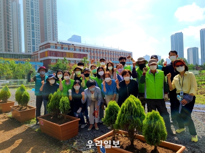 인천연수시설안전관리공단, 그린시니어즈(GREEN SENIORS)’이 재능기부 활동을 펼치고 있다 ⓒ 연수구시설관리공단 제공