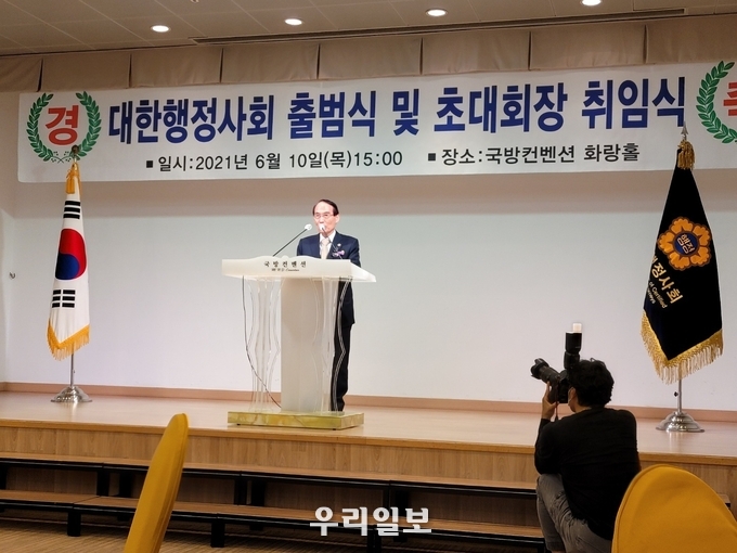 김만복 초대 행정사회 회장이 인사말을 하고 있다. ⓒ 대한행정사회 제공