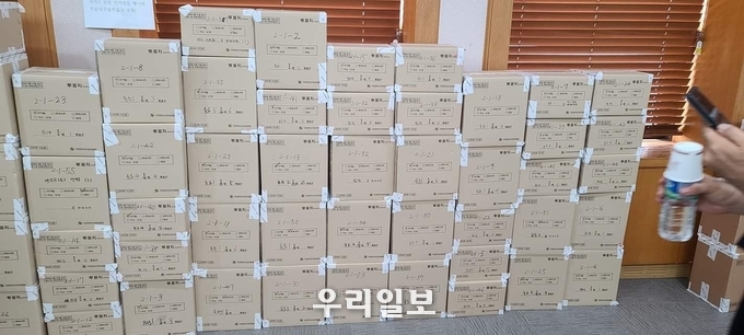 14월 동안 보관됐던 투표용지 박스 ⓒ 페이스북 켑쳐