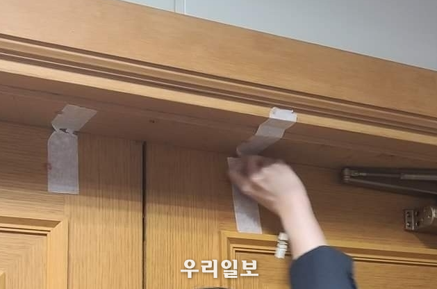  14개월 동안 인천지방법원 8층 4.15 부정선거 투표 보관 법정 봉인 해제 장면 ⓒ 페이스북 캡처