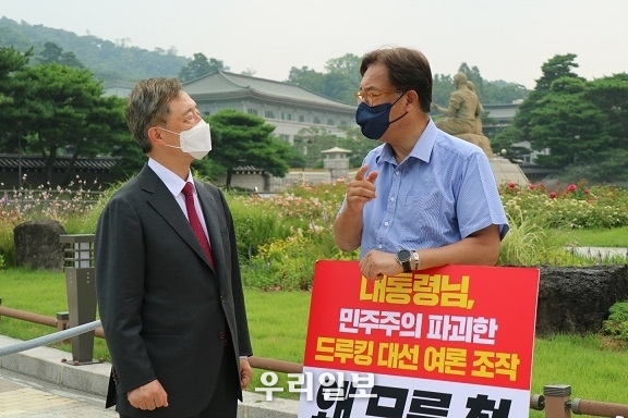 국민의힘 최재형 대선후보와 대담을 나누고 있다. ⓒ 정진석의원실 제공