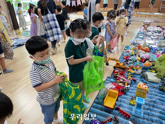 씨알유치원 경제 마켓 놀이.(사진=굿네이버스 경기2본부)