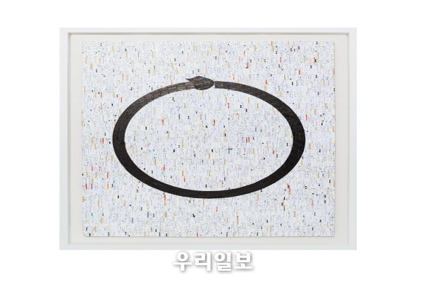 최준원(우수상 수상작) _ 인우구망, 먹,파쇄된 시험지, 70x88.2cm, 2020