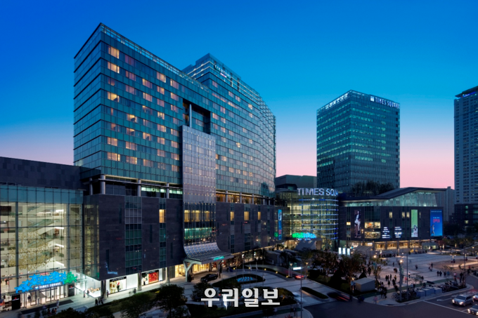 영등포 타임스퀘어에 위치한 코트야드 메리어트 서울 타임스퀘어 호텔 전경