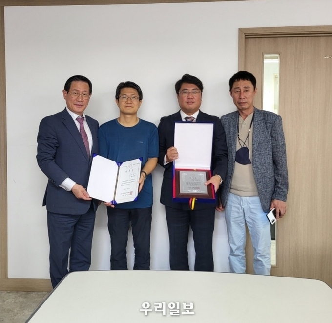 사진 좌측부터 사)서울시민회겸 (사)국제크리에이터연맹김필용 이사장, 송명석NFT단장, 정철현 (주)아티너스 대표, 김선효 사업단장