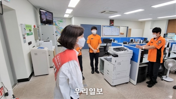 민현주 당협위원장이 소방서를 방문하고 있다. ⓒ 민현주 국민의힘 당협위원장실 제공