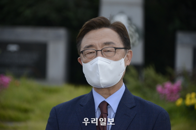 최재형 국민의힘 대권 후보가 제98 금양호 위령탑을 찾아 조문했다. ⓒ 우리일보 db