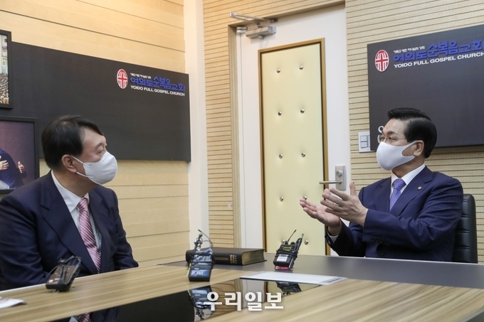 예배를 마친뒤 이영훈 순복음교회 담임목사와 면담