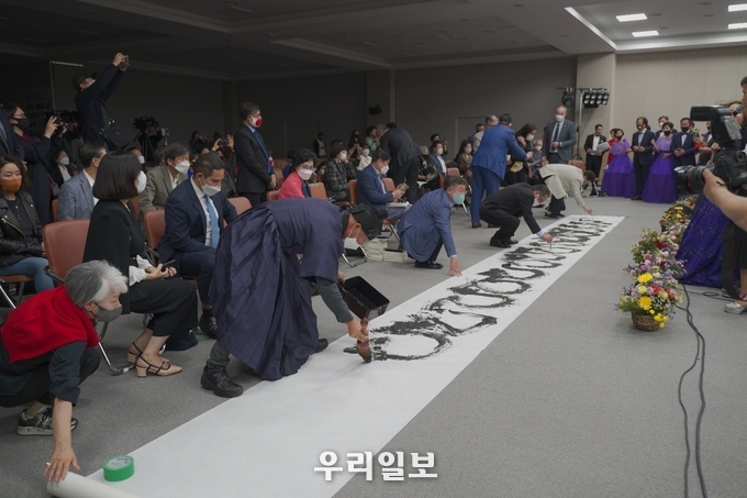 김경호 화백의 퍼포먼스 