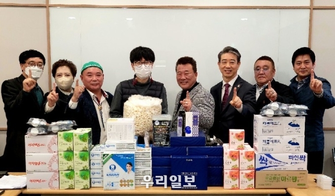 10월 19일 청담동 크라우드1 본부에서 크라우드1 파이오니아 그룹 리더들이 몽골 입성 축하식을 마치고 화이팅을 외치고 있다.