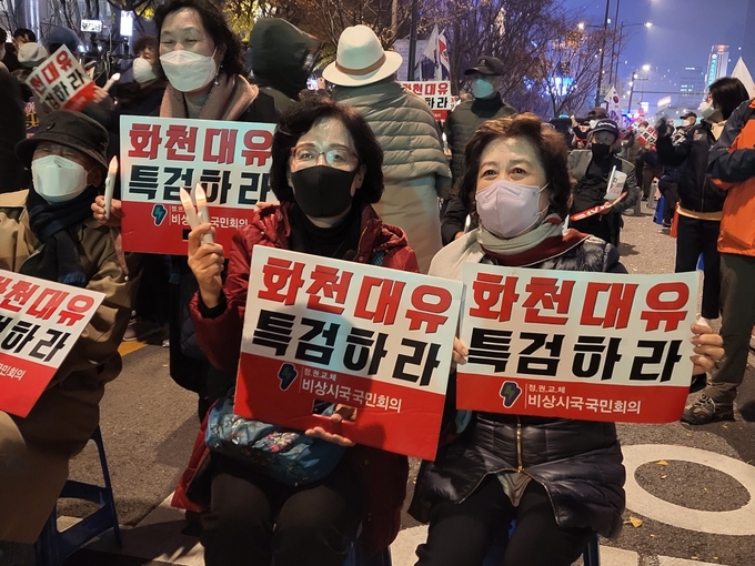 박춘희 전 송파구청장이 피켓을 들고 ⓒ 우리일보 db