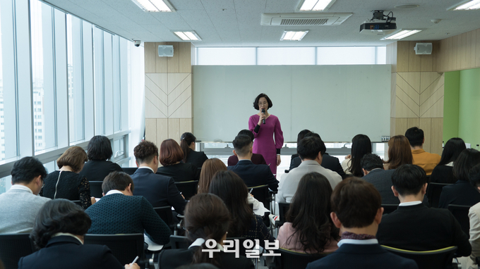 체형관리 전문가 김지윤 바디컴백연구소 대표가 강의를 하고 있다.