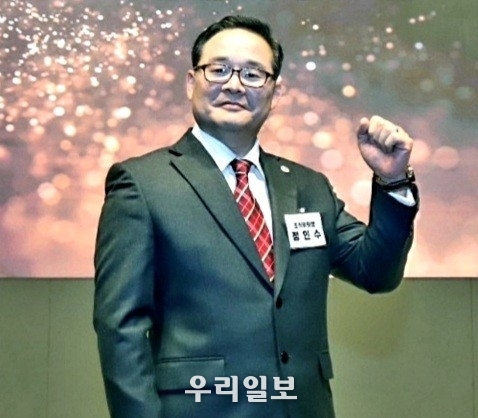 2021제4회 대한민국을 빛낸 13인 대상 대회장 정인수 (투데이연예뉴스 회장)