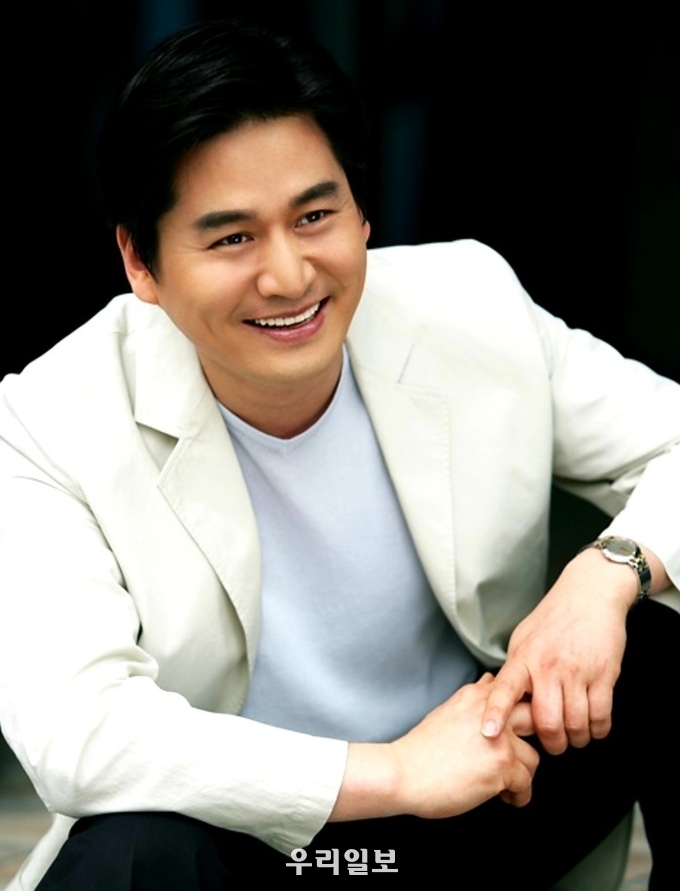 2021대한민국을 빛낸 13인 대상 조직위원회는 정병철 배우를 특별상부문 '봉사 대상' 수상자로 선정