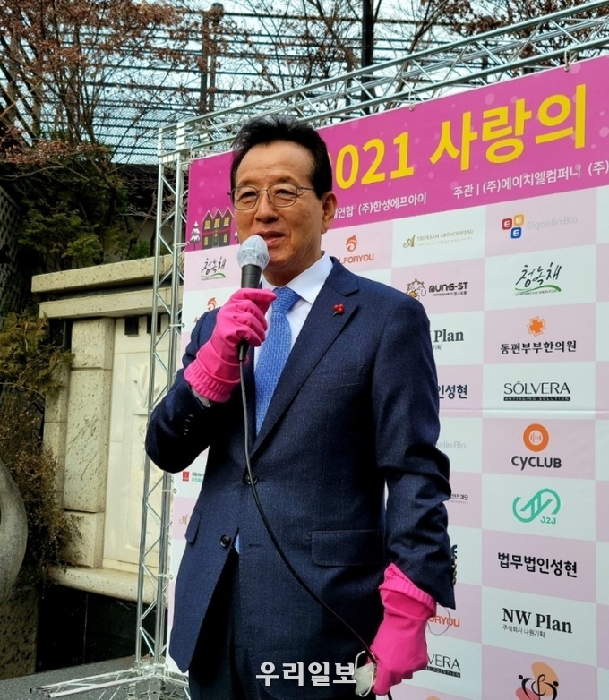 정순균 강남구청장 "2021 사랑의 김치 나누기 행사" 훈훈하고 따뜻한 정 함께 나눠 기쁘다고 전했다.