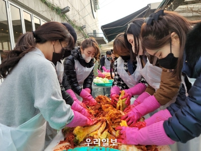 순간포착, 한두번 하는 솜씨가 아님, 2021 사랑의 김치 나누기 행사 