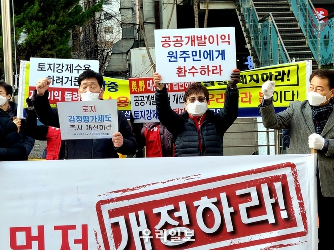 공공주택지구 전국연대 대책협의회(공전협)는 12월16일(목) 오전11시 여의도 국민의힘 중앙당사 앞에서 기자회견을 갖고 ‘성명서‘를 발표했다. 