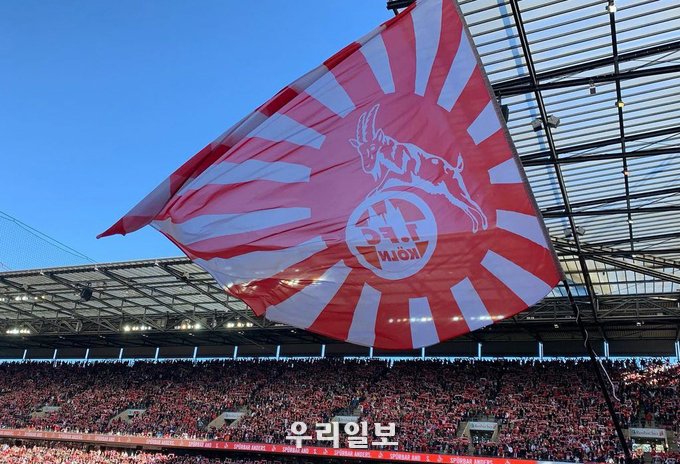 독일 분데스리가 FC 퀠른 응원석에서 휘날리는 욱일기 (사진=네티즌 제보)