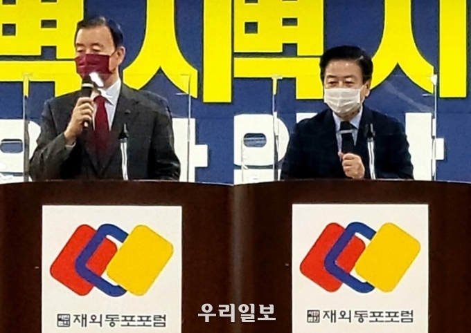 25일 해외동포포럼에 참석한 홍문표 국민의힘 국회의원(왼쪽)과 노웅래 더블어민주당 국회의원(오른쪽)이 한목소리로 "지역 경제 해결은 재외동포 750만 역이민 정책을 펼치는 길이다"라고 말하면서, 이번 포럼을 중요성을 강조하고 있다.