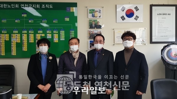 왼쪽부터 김미숙 사무국장, 백호현 이사장, 정남훈 노인지회장, 고영기 회장(사진제공=(사)세계밀리터리룩 페스티벌)