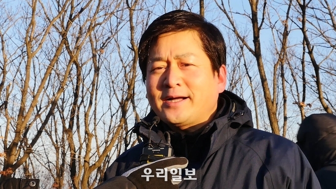 크라우드1 타운하우스 영화배우/탤런트 정병철 모델이 인터뷰를 하고 있다. 