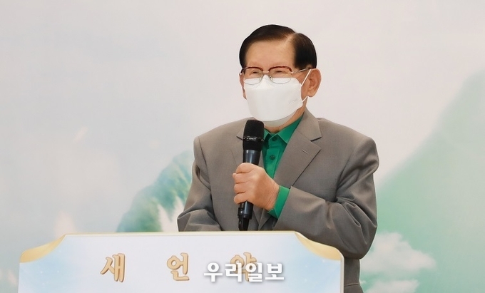 신천지_이만희_총회장이_15일_유튜브_채널을_통해_요한계시록_특강_강의를_진행했다_