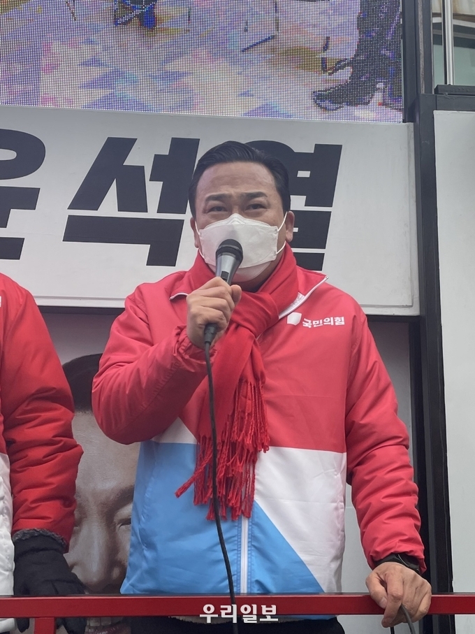 김석훈 약자와의 동행위원회 경기도본부장이 지난달 28일 안산시 전역의 유세 현장에서 정권교체를 위해 윤석열 후보 지지를 강력히 호소하고 있는 모습.(사진=약자와의 동행위원회)