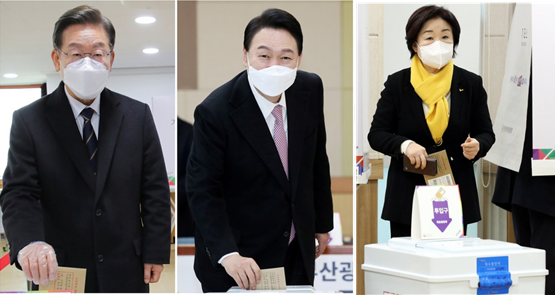 민주당 이재명 후보는 서울 중구 소공동 주민센터에서, 윤석열 국민의힘 후보는 부산 남구청에서, 정의당 심상정 후보는 서울 혜화동 주민센터에서 사전투표를 오전 마쳤다. 