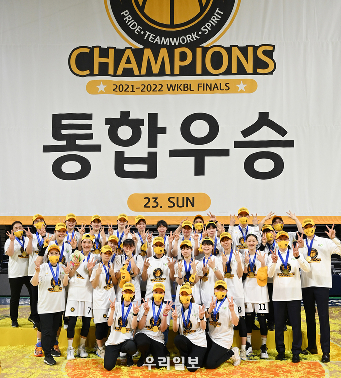 KB스타즈, 2021-2022 여자프로농구 통합 우승