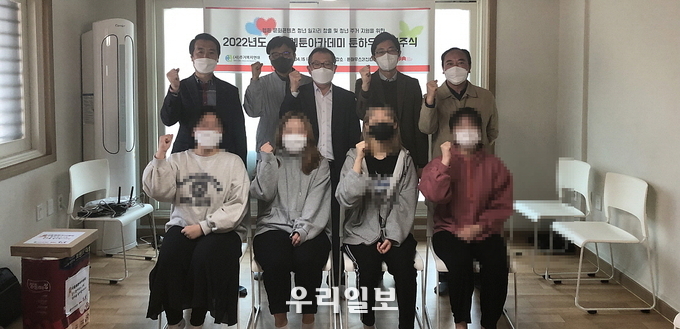 지난 4월 15일 입주식을 기념하기 위한 사진촬영을 하고있다. (뒷열좌측부터 (사)주복연 이석훈 경기남부지사장, (사)SWA최호철 학장, (사)주복연 남상오 이사장