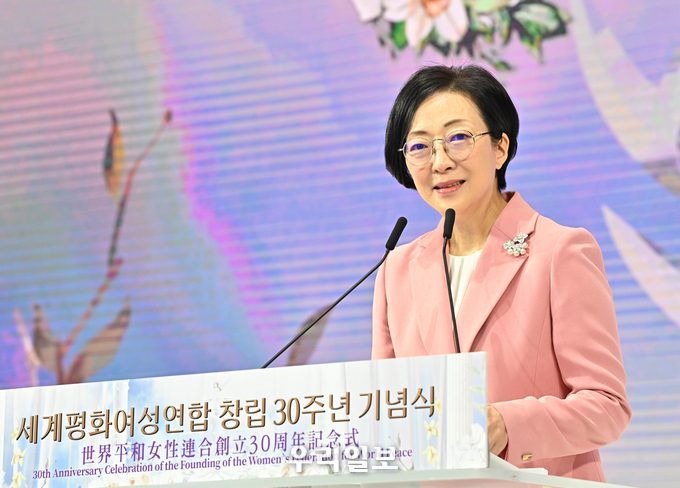 문훈숙 여성연합 세계회장은 환영사를 하고 있다.