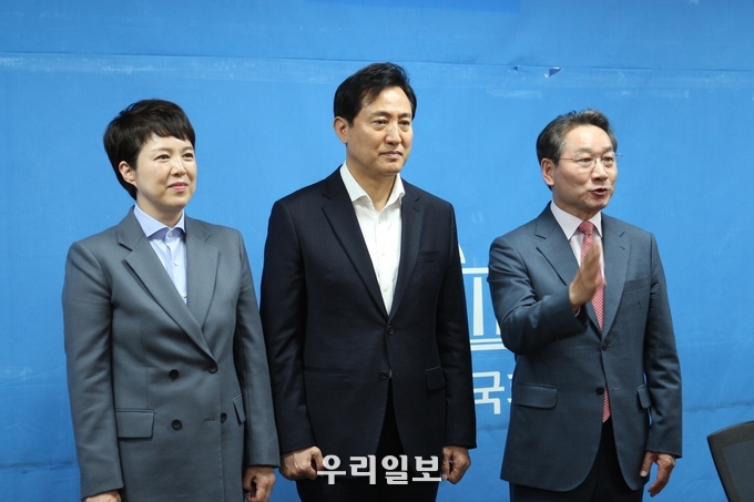 김은혜,오세훈,유정복 국민의힘 후보들이 "수도권 교통‧주거‧환경 "등 상호협의 후 기념촬영 ⓒ 유정복 캠프 제공