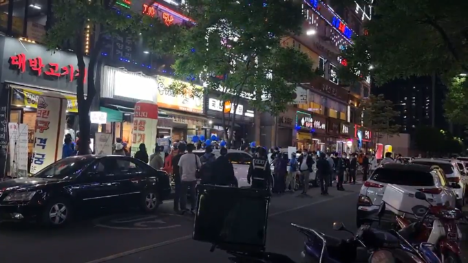 야간시대에 거리 및 음식점 방문 유세에 구민들이 생활 불편을 크게 호소하고 있다 ⓒ 윤형선 후보 캠프 제공