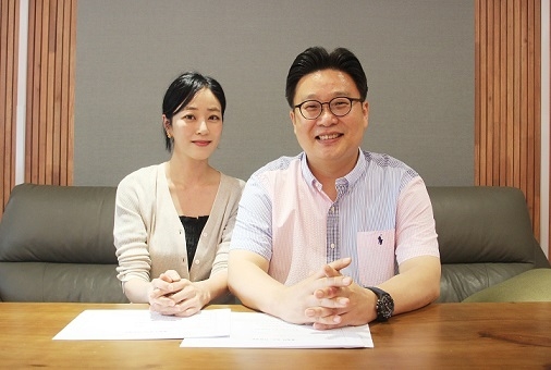 이번 영상을 기획한 서경덕 교수(오른쪽)와 내레이션을 맡은 배우 김효진(왼쪽)