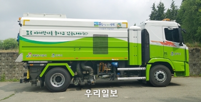 평택시 도로 분진흡입차량 ⓒ 평택도시공사 제공