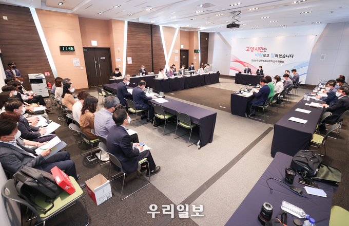 지난 16일 이동환 고양특례시장 당선인 인수위원회가 킨텍스서 인수위원회 추가 구성을 밝히고 있다.