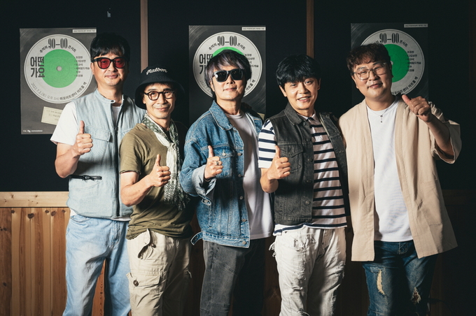 사진은 왼쪽부터 추억의 90-00 콘서트 어떤가요에 출연하는 에메랄드캐슬 지우, 조정현, K2김성면, 이규석, 이정봉