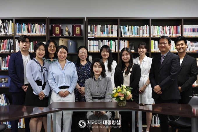  김건희 여사가 스페인 한국문화원에 방문했다.ⓒ 대통령실 제공